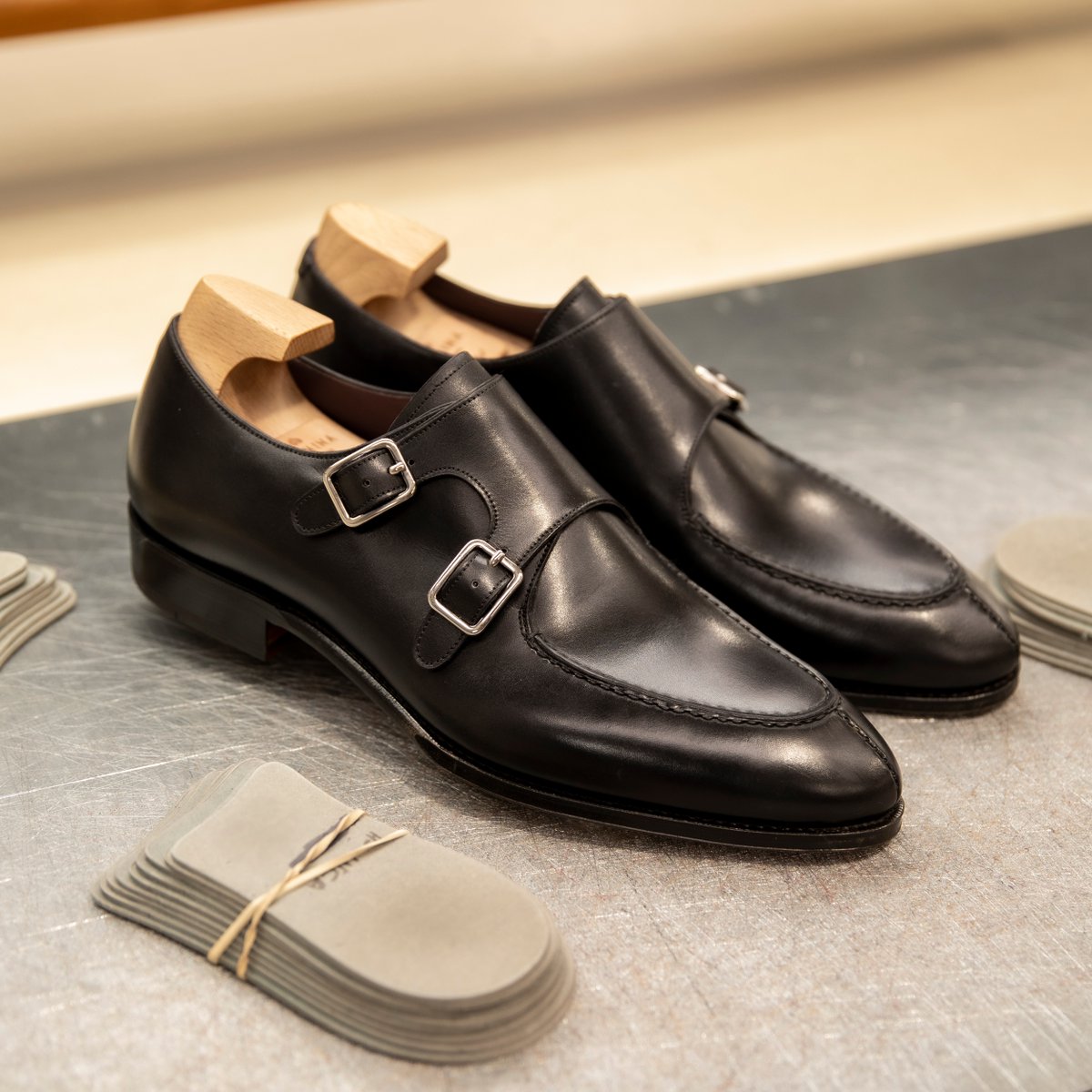 carminashoemake's tweet photo. New double monk strap 80876 in black demasquable.
#carmina #carminashoemaker #doublemonkstrap #doublemonk #menstyle #dressshoes #mensfashion #mensstyle https://t.co/83DOSAxMs5