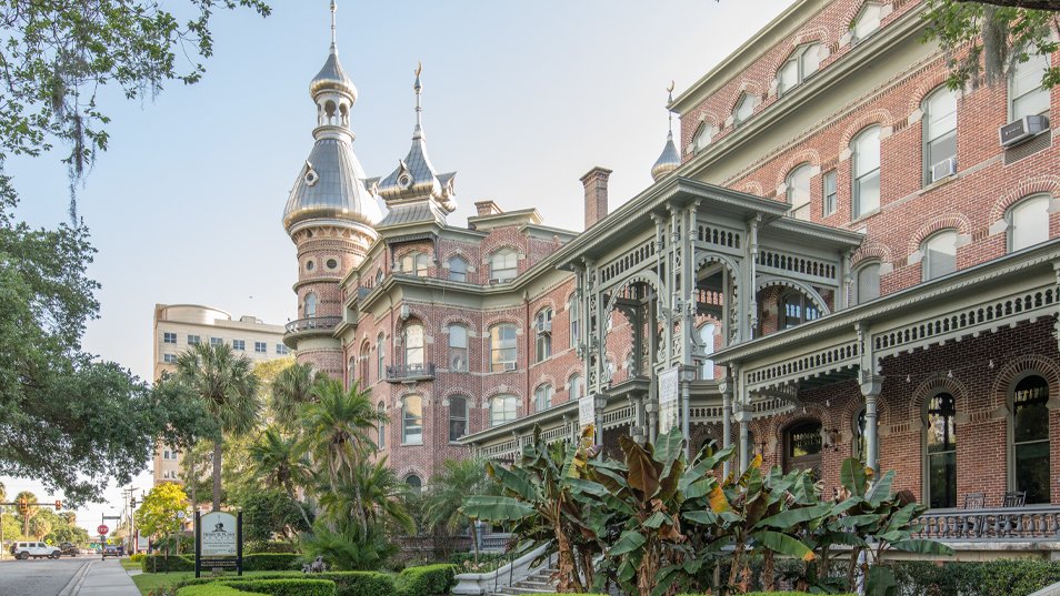 It's almost time! First #UTampaGrad ceremony starts at 9:30 a.m. 
Watch live: ut.edu/commencement/c…