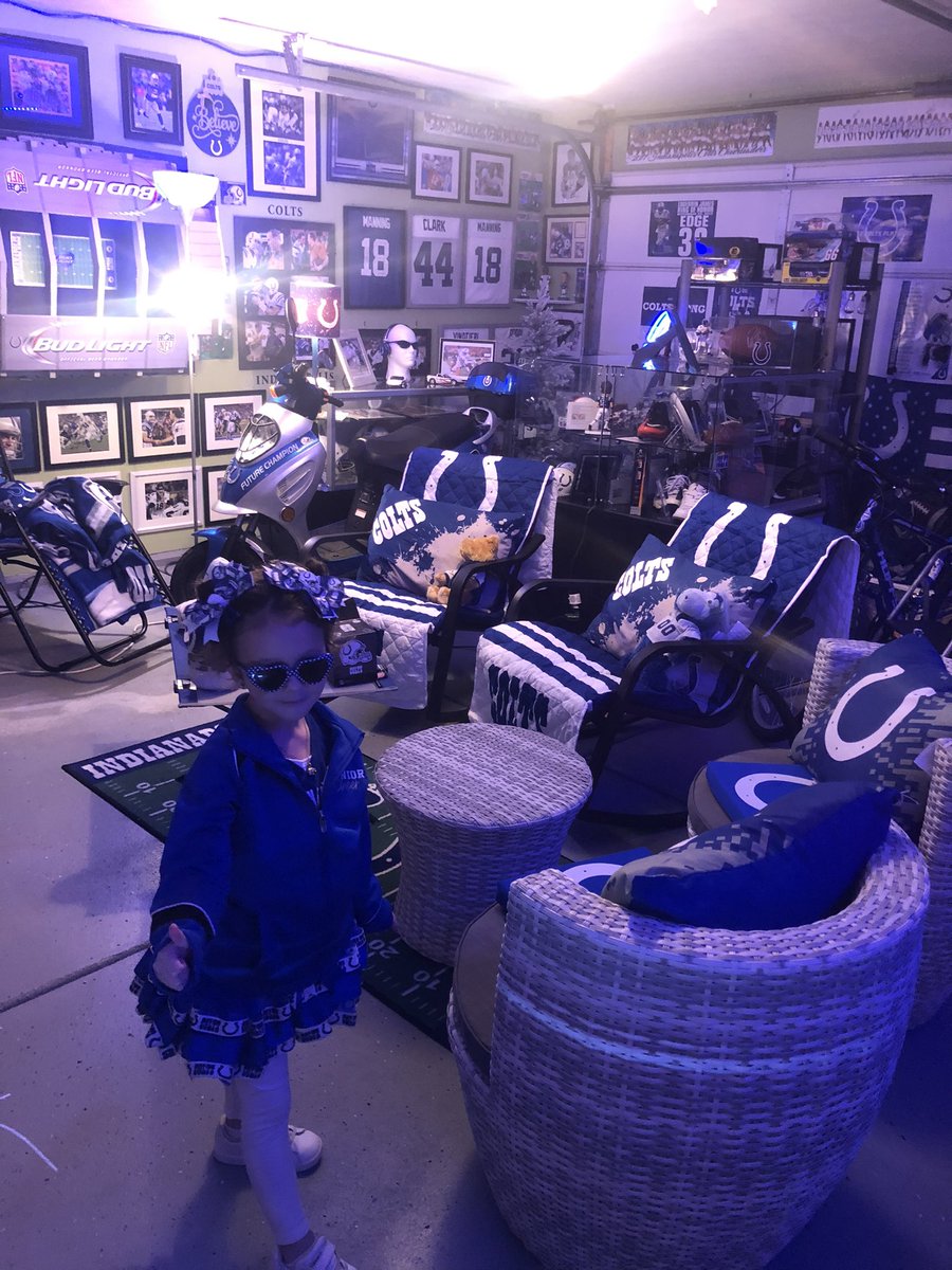 Nguyen213's tweet photo. Headed to Lucas Oil Stadium @Colts #HallOffan photoshoot #fortheshoe #coltsnation #STM pick a seat @ColtsCheer Auditions https://t.co/wbrtJ2e3M7