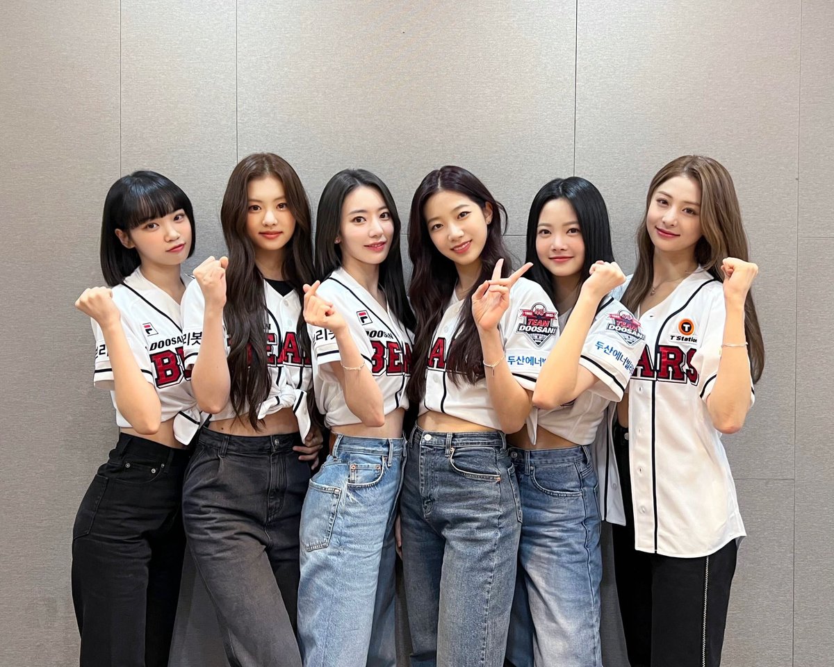 [#오늘의르세라핌]
220507 @ 두산베어스 시구&amp;시타⚾

#LE_SSERAFIM #르세라핌