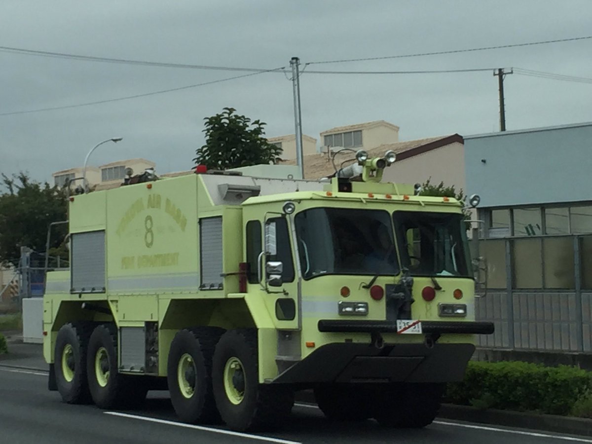piedpiper0202's tweet photo. 飛行機ではないけど、
基地ツアーの時に見かけたピカピカに磨き上げられれたNo9
個人的にはNo8の色が思い出深いけど
まぁ消防車は赤だよなぁ
FF22にも展示されるかな?
#FIREDEP
#yokotaairbase
#TORRES
#横田基地 https://t.co/lzjOvgUbvb