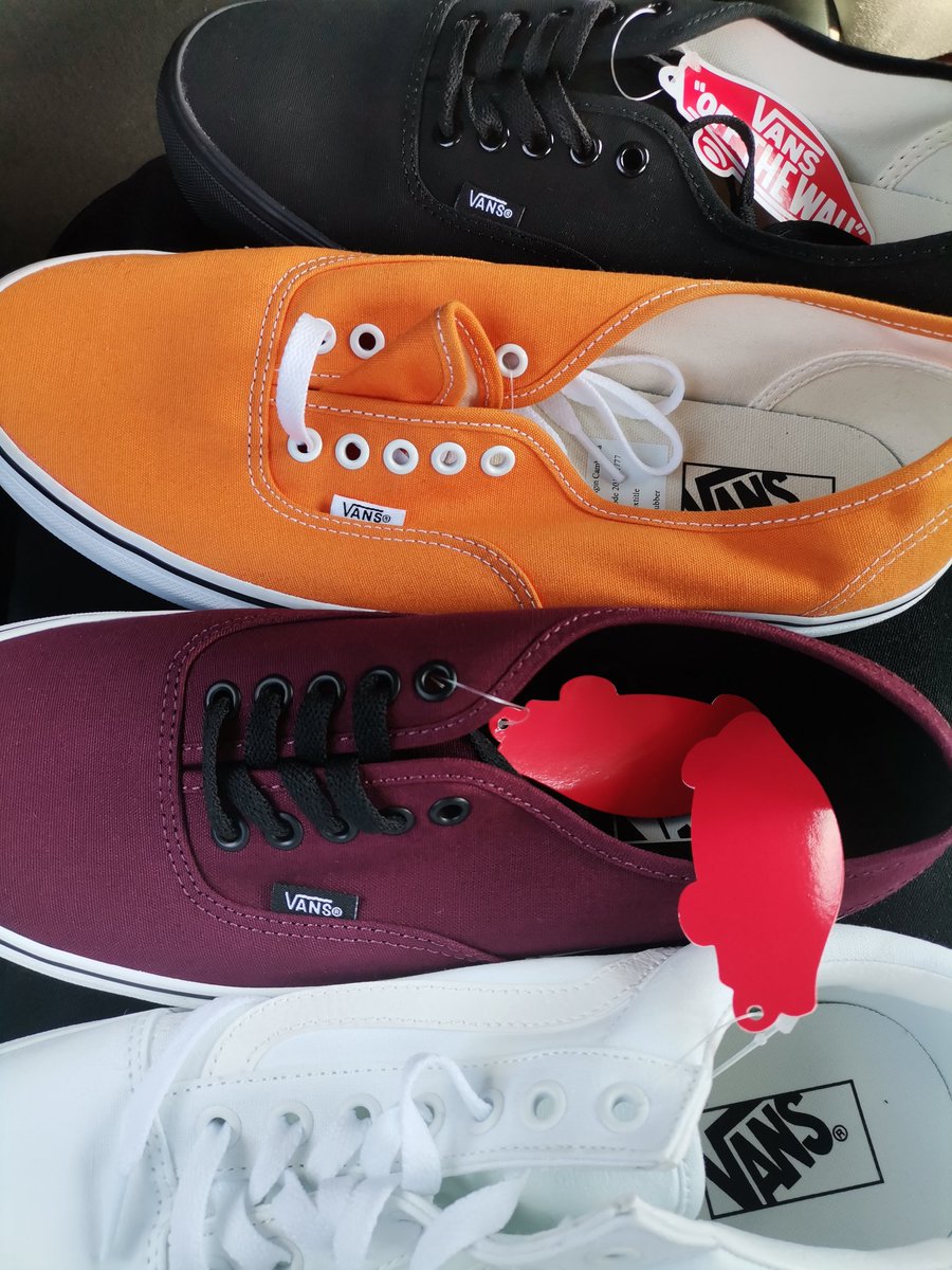 KanvasTheArt's tweet photo. I have a Vans fetish. 🥺 https://t.co/TG2oLg9qY4