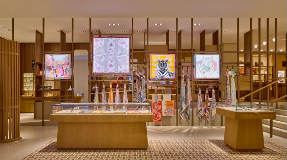 cppluxury's tweet photo. Hermès to open a new store in Austin, Texas, located at South Congress Avenue

https://t.co/J1NTUnAv8q 

#Hermes #HermesAustin #Austin #Texas #luxury #fashion #luxuryboutique #newopening #luxuryaccessories #luxurybags #luxurybusiness #RDAI @Hermes_Paris https://t.co/y7eMRyYMIb