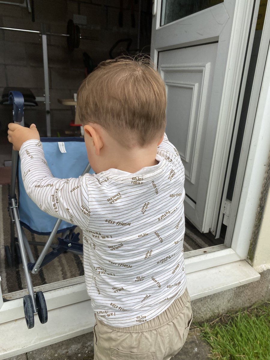 mikeygreen68's tweet photo. Thank you 🙏 to @baraskos at @lazaroubrothers #Birchgrove #Cardiff for Tommy’s #Haircut today #ShortBackAndSides #BigBoy 💙 https://t.co/OuSv5NPGDF