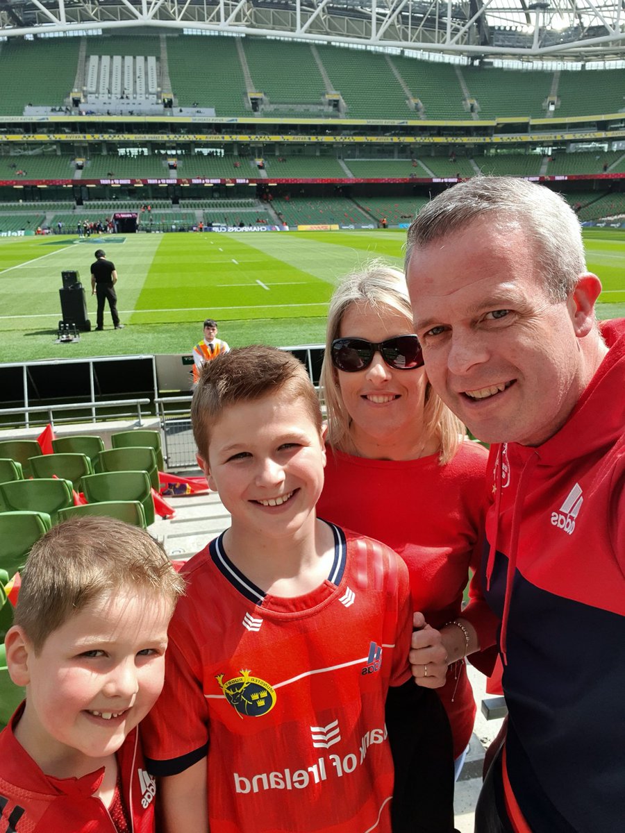 DerekDowling's tweet photo. #MUNvTOU #munsterrugbyselfie https://t.co/dkqG8s1brx