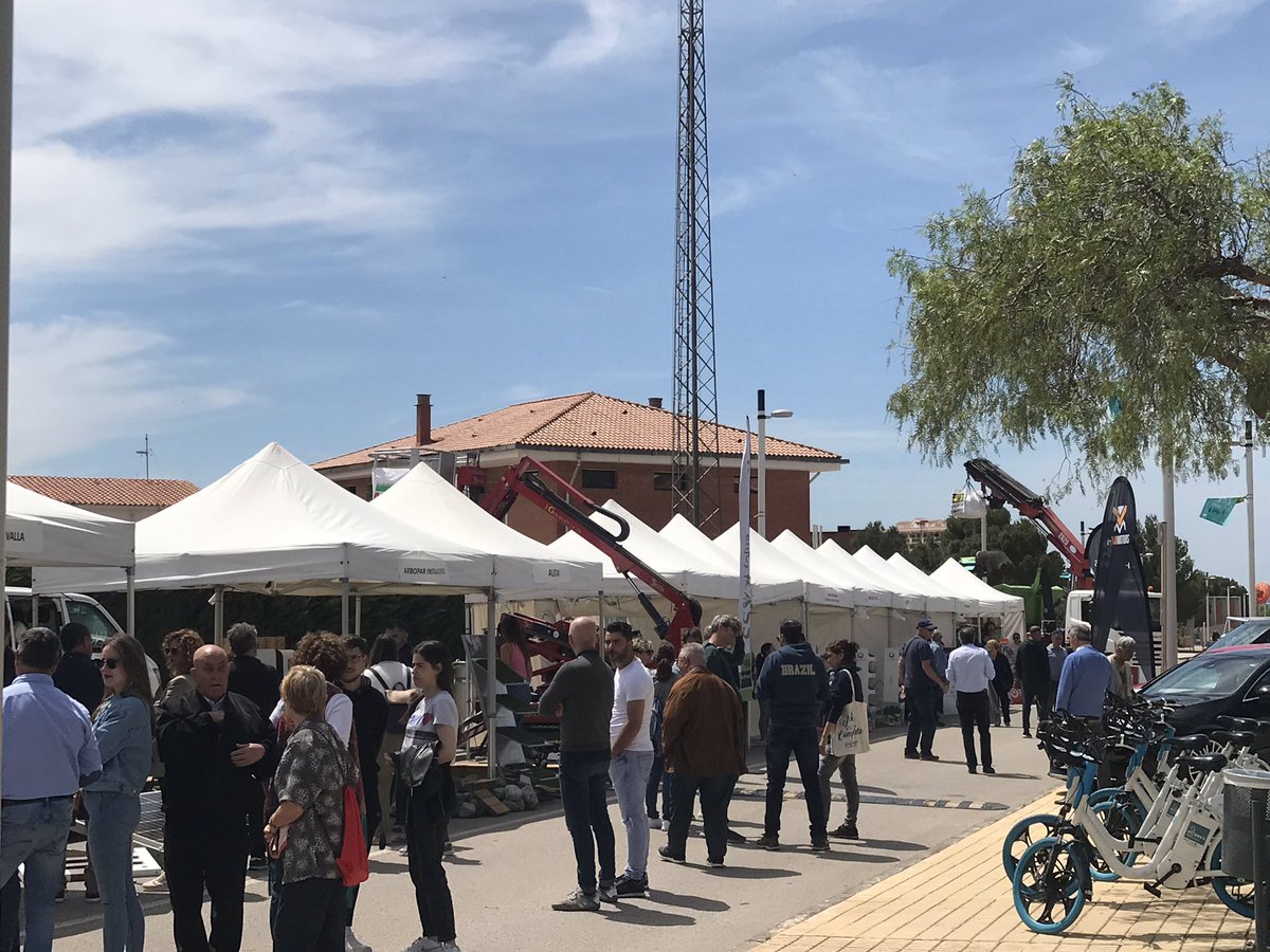 Esquerra_VH's tweet photo. 🟩 #FiraMultisectorial a l’Hospitalet de l’Infant
@ADE, associació d’empresaris del municipi
Després de 2 anys retorna, i esperem que per molts anys. Una bona iniciativa per vertebrar el teixit empresarial del municipi.
#idetsa @ACHVlocal @arh https://t.co/GKgUlfCDxn