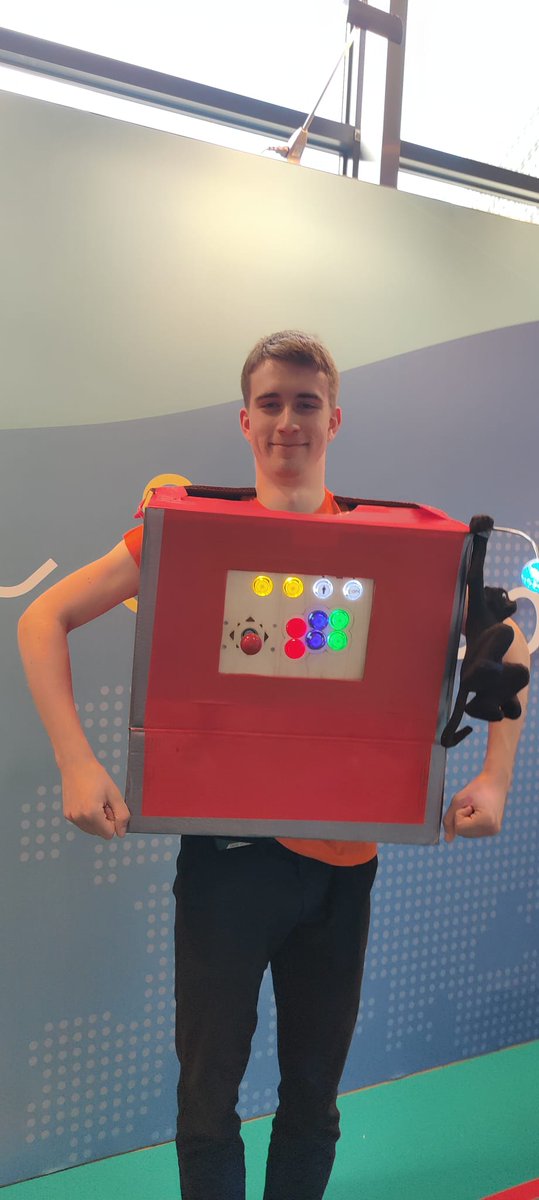 Celebrating #EuropeDay2022 and digital skills with our very own home made robot!