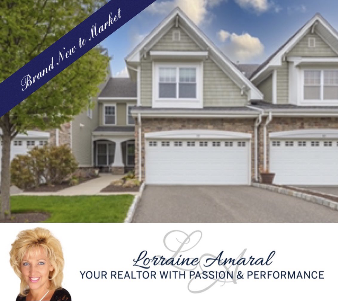 lamaralrealtor's tweet photo. BRAND NEW TO MARKET~Magnificent luxury townhome with 3 bedrooms and 4 full baths in desirable Timber Oaks with a 2 car garage!Generous 2529 sq ft of living space w/deck overlooking courtyard.$465,000 #Realestate #Realtorlife #MovetoCT #Letmemoveyou #TimberOaks #Danbury https://t.co/GkZ9cxvzFc