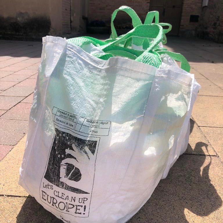 smbalenya's tweet photo. ♻️ 2n European Clean Up Day a SM Balenyà se celebra amb bona participació i de recollida de deixalles.
Moltes gràcies a tots els participants!
#europeancleanupday #SMBalenyà #Osona #cleanupday2022 #cleanupday https://t.co/1q2bsC8tL5