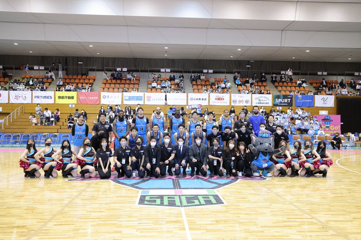 SagaBallooners's tweet photo. B.LEAGUE2021-22シーズンは本日をもって終了致しました。
一度もフルメンバーで戦えず歯がゆい思いをしたシーズンではありましたが、同じエナジーを持った仲間が集まり、その度に切磋琢磨しチームとして成長してまいりました。 https://t.co/8QP2ZlY1sH