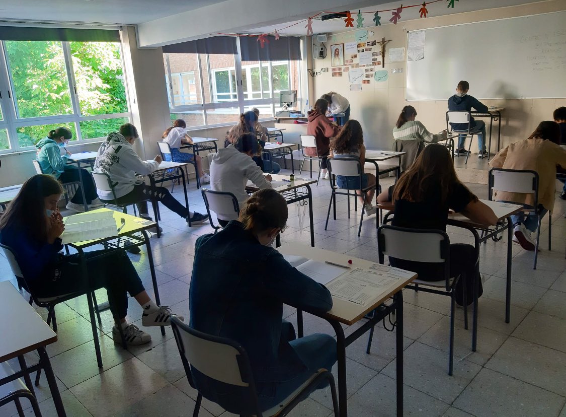ecatolicmadrid's tweet photo. Nuestro centro examinador #ES291 de @BEDAspain toma velocidad de crucero. Hoy sábado, varios cientos de exámenes de @CambridgeEngSP_ realizados con total normalidad. https://t.co/ptIpH7Sdwv