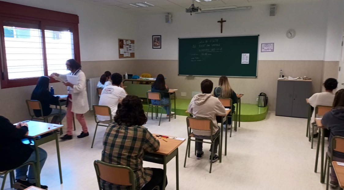 ecatolicmadrid's tweet photo. Nuestro centro examinador #ES291 de @BEDAspain toma velocidad de crucero. Hoy sábado, varios cientos de exámenes de @CambridgeEngSP_ realizados con total normalidad. https://t.co/ptIpH7Sdwv
