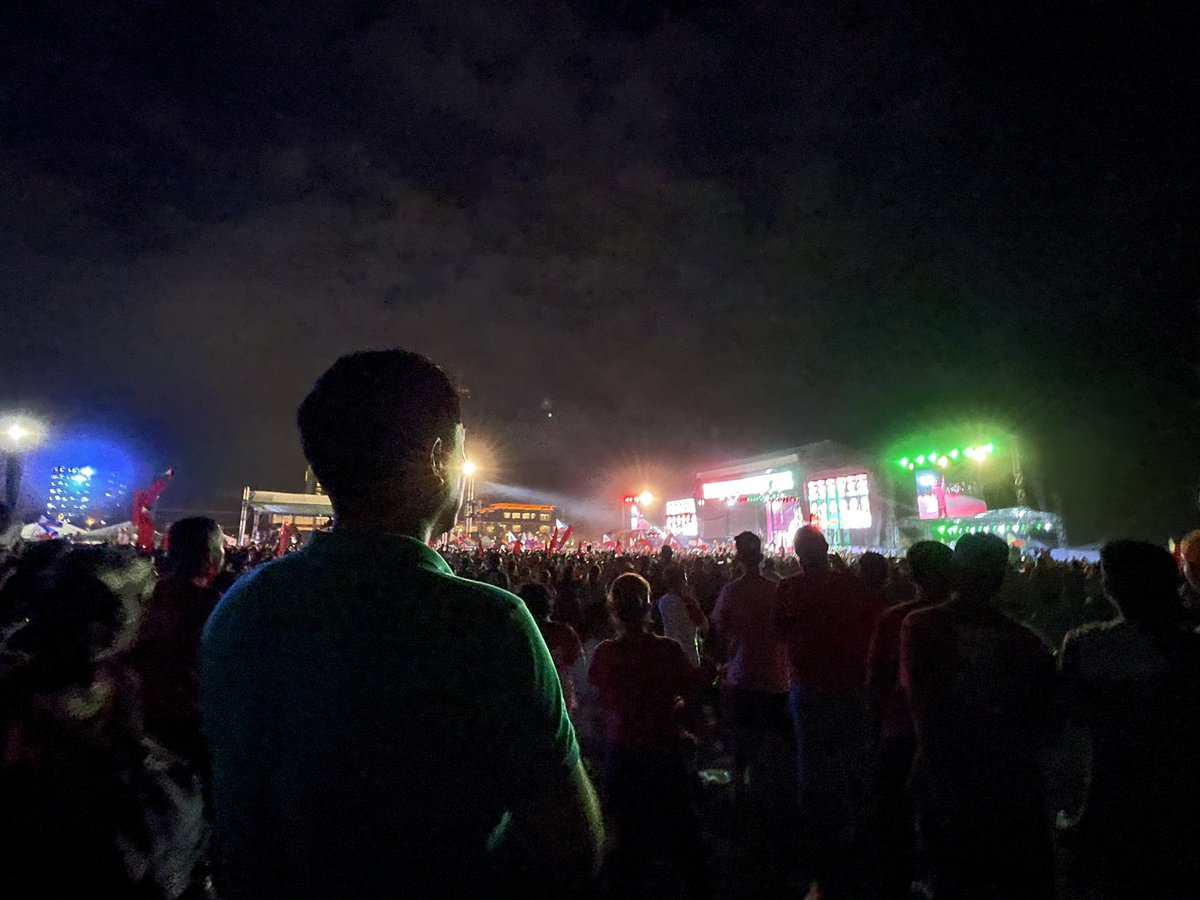 VCRedPaMore's tweet photo. We are one with the Valenzuelanos who showed up in #UniTeam’s Luzon Miting de Avance in Parañaque City. ❤️💚❤️💚 

#BBMSaraUNITEAM #BBMSARA2022 https://t.co/5uuBBrlyi6