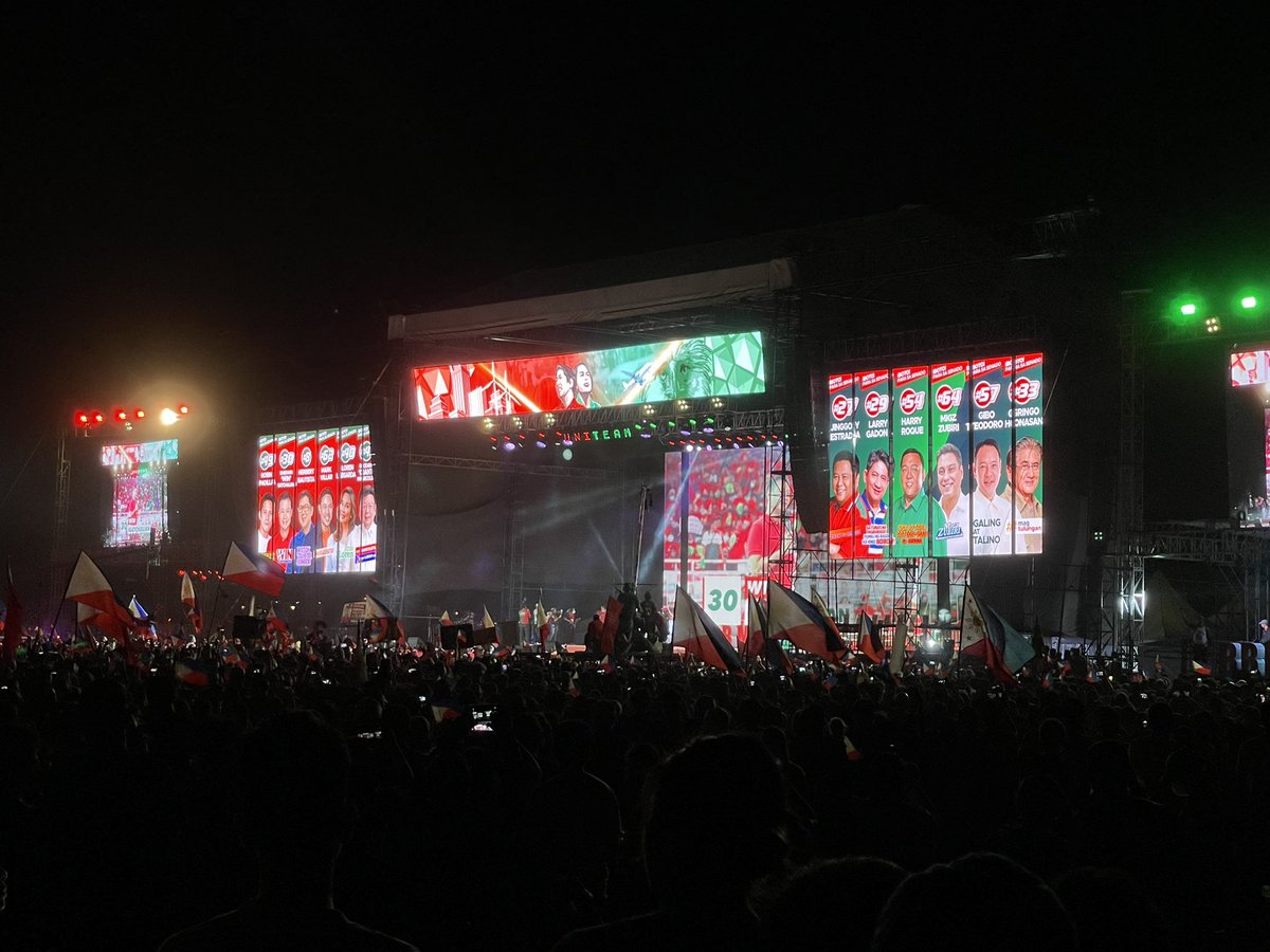 VCRedPaMore's tweet photo. We are one with the Valenzuelanos who showed up in #UniTeam’s Luzon Miting de Avance in Parañaque City. ❤️💚❤️💚 

#BBMSaraUNITEAM #BBMSARA2022 https://t.co/5uuBBrlyi6