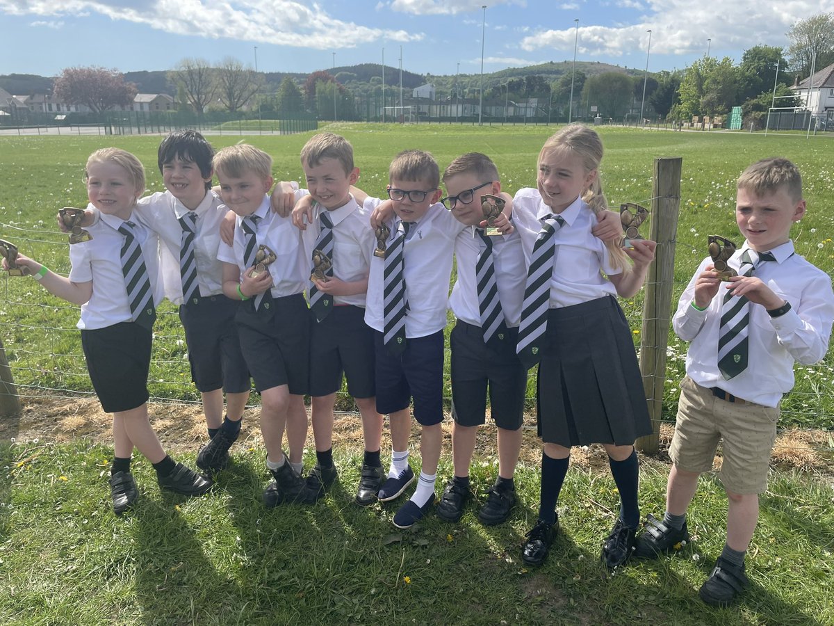 NiaWade11's tweet photo. Diwrnod hyfryd yn dathlu campau Caerphilly Warriors! @Ysgol_y_Castell https://t.co/7AzcOO3U2m