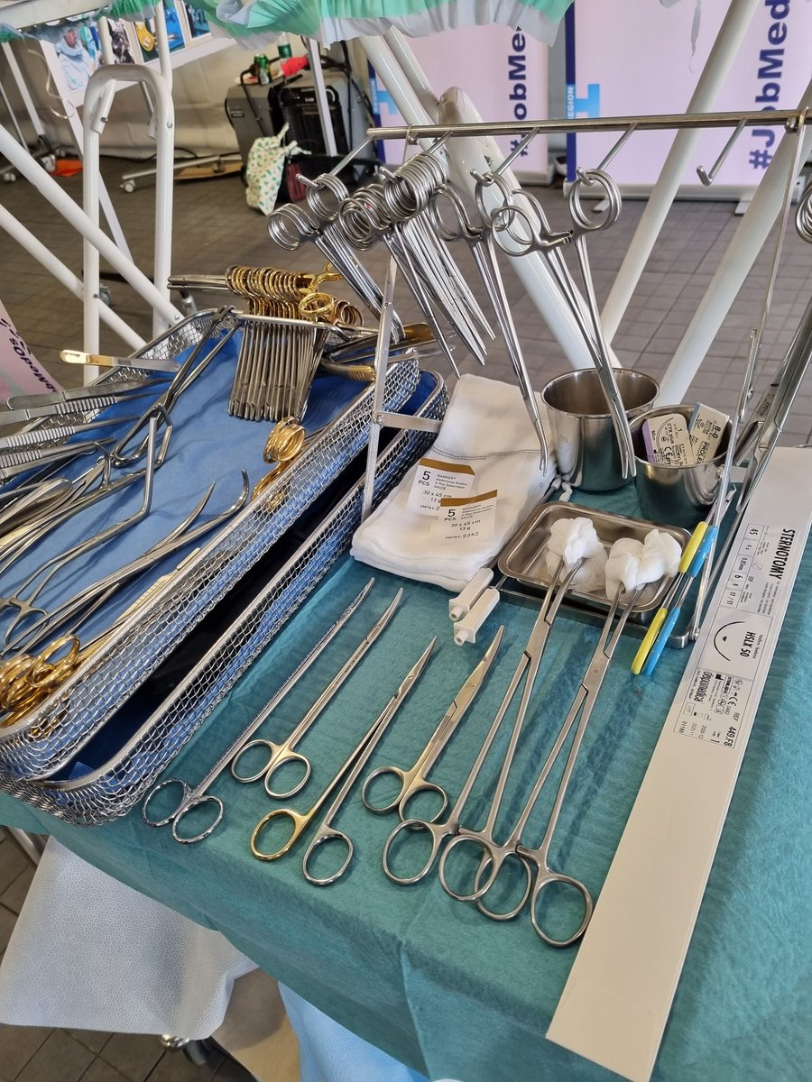 sarasmithhald's tweet photo. Elsker sygeplejersker og læger; de er så eksplicitte ❤️🍀😷
Åben hus på @Rigshospitalet 
#jobmedos https://t.co/GArI85ZFoa