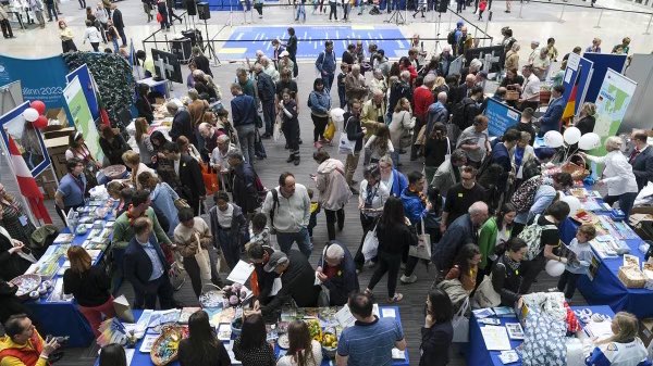 germanyintheeu's tweet photo. Are you in #Brussels? Then it’s not too late to drop by - come and visit our 🇩🇪 stall in the @EUCouncil Justus Lipsius Building until 6pm today and celebrate 🇪🇺💛💙#EuropeDay2022 with us, our EU Council colleagues & fellow Perm Rep teams. #EUOpenDays. https://t.co/DqlkM5PNRj