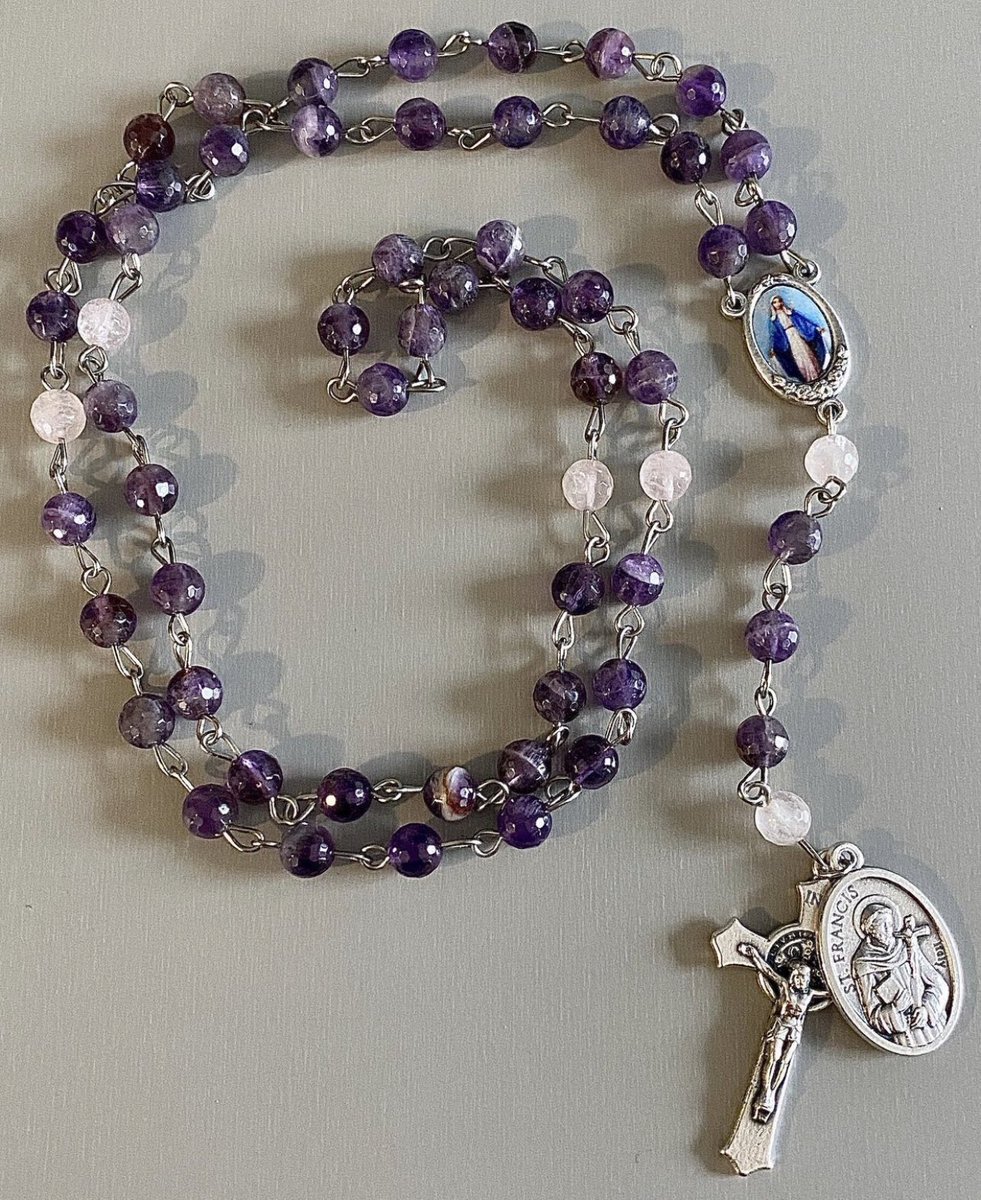 GG_Gemstones's tweet photo. This one I created with faceted amethyst and rose quartz stones. I also added a Saint Francis medallion at the end. I will be more than happy to customize for confirmations or just your preference ❤️#handmade #handemadewithlove #handmaderosary #confirmations #saints #meditation https://t.co/Cwl5NIbEH1