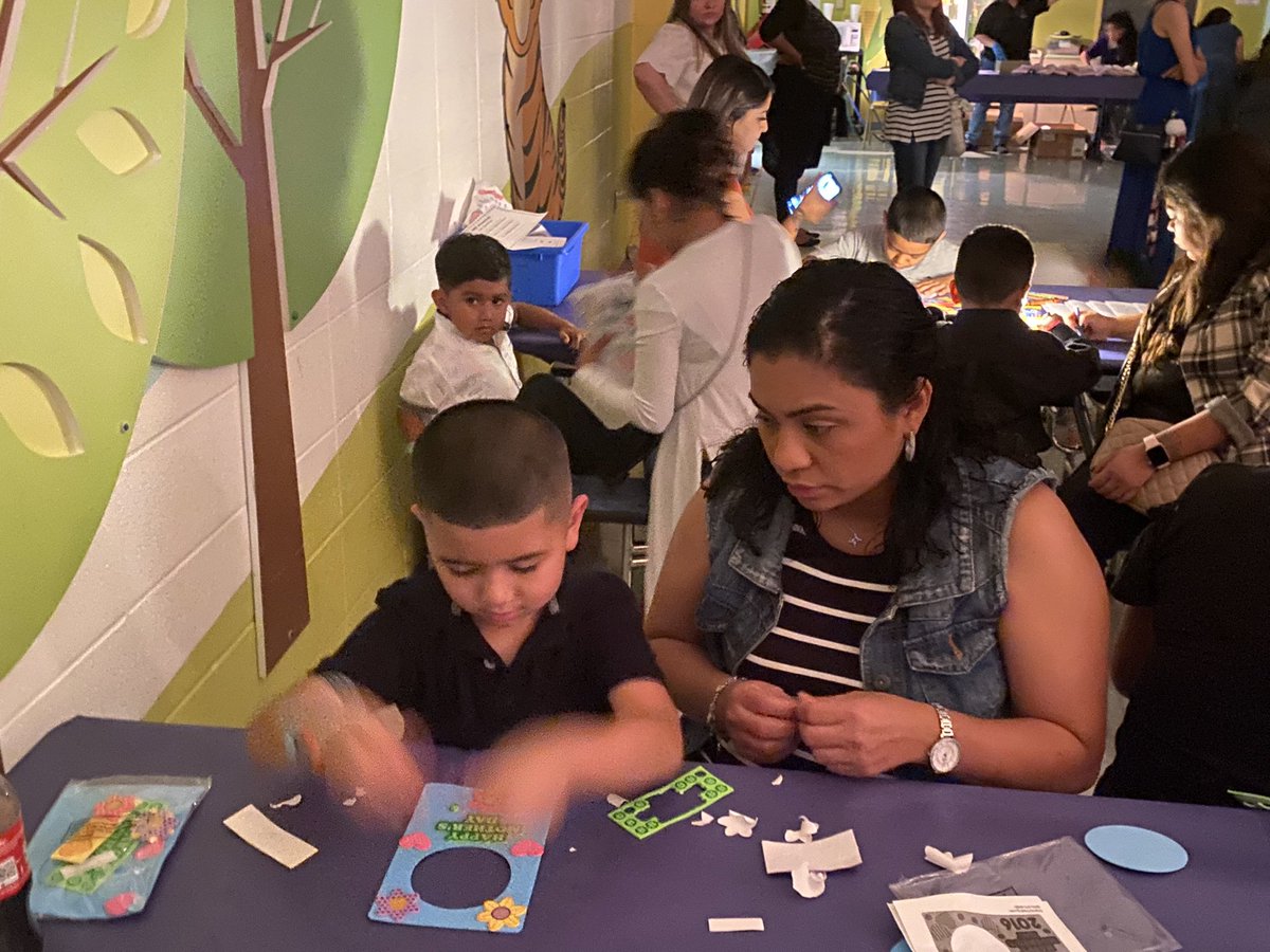 MrsMillerMISD2's tweet image. 💎Keeble Mother Son Dance! 💎 @Keeble_AISD @ShekaDow @Jennifer_Dixon4 @DozierMrs #DenimandDiamonds #KeebleONEteam #MotherSonDance