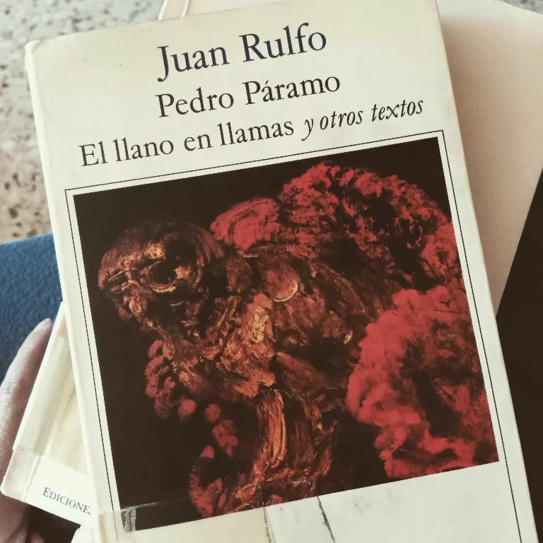 99ediciones's tweet photo. Mis libros siguen dentro de cajas. Suerte de mí tenía una biblioteca a mano. A Rulfo lo adoro, aunque iba en busca de Levrero. Tanta tanta suerte no he tenido, pues hay que repartirla para que nunca te abandone. Me voy a Comala.
.
.
.
#juanrulfo #pedropa… https://t.co/Hac7r31xbr https://t.co/I97bsuEM3T