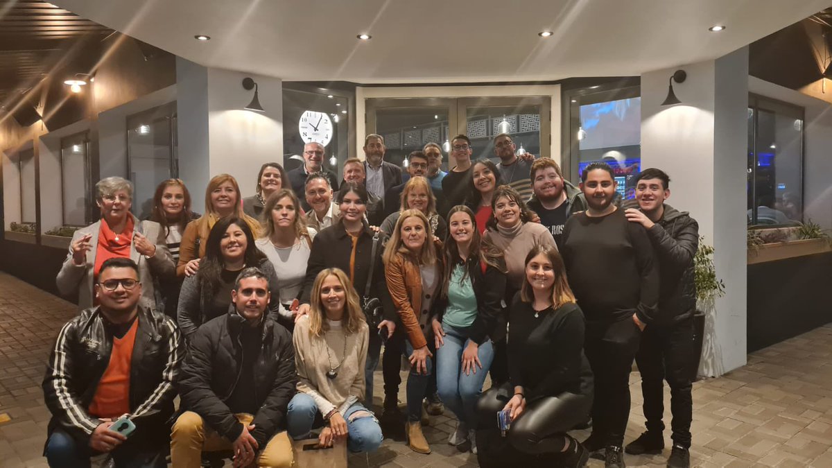 jprocoloncba's tweet photo. Ayer en #JesusMaria realizamos el evento #CharlaConConcejales en el que pudimos hablar sobre territorio y política local con concejales de nuestro espacio de diferentes localidades de #Colon 🙌🏽💛
Cerramos el día con un #FogonDeJuventud para hablar de política con jóvenes locales https://t.co/RAl7RnmmOg