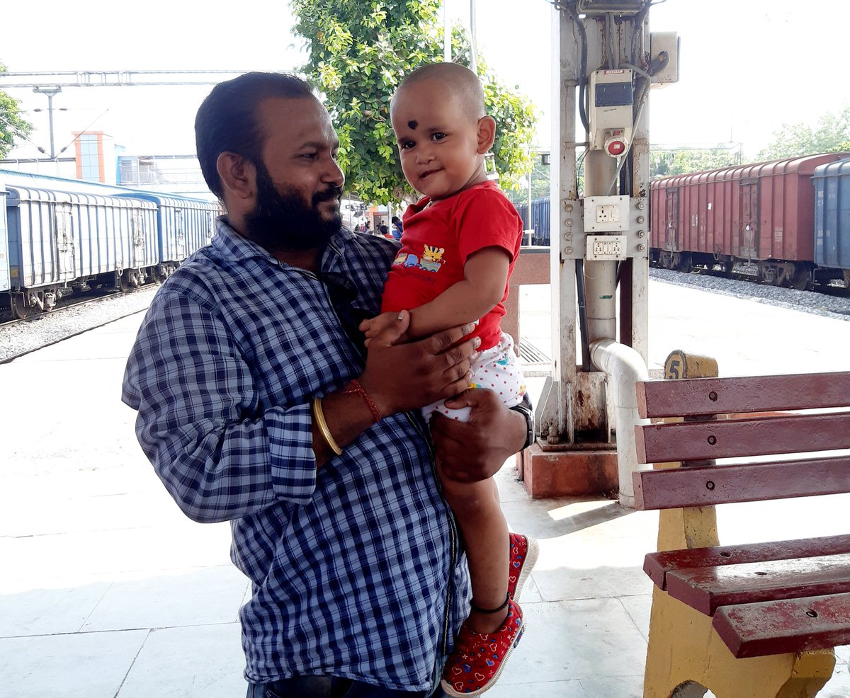 ChinmayaBhadrak's tweet photo. Saying tata to our little cutiepie #Jicky at #BhadrakStation for the happy journey to her dad, keep enjoying all the way...👍🏻 https://t.co/Yasu173RhI