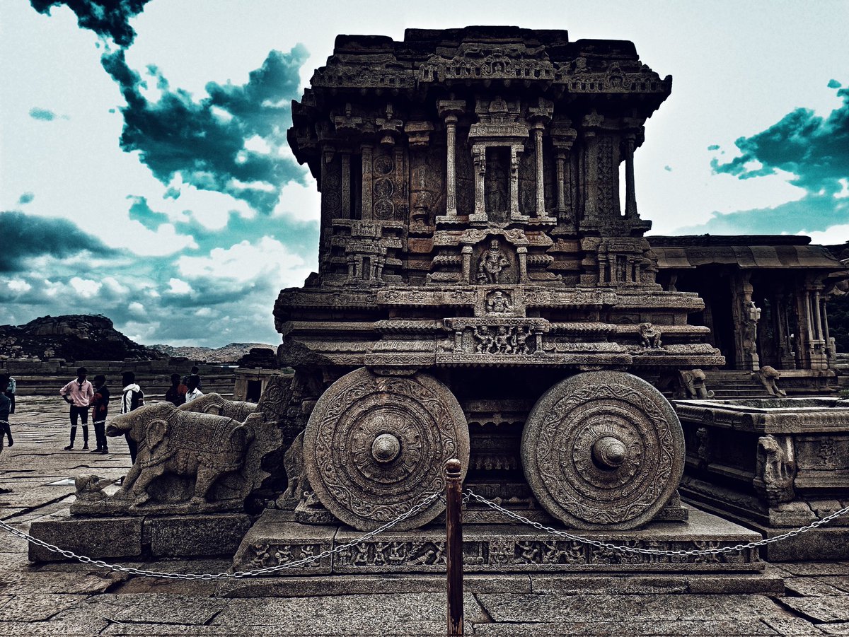 curevisit's tweet photo. Stone Chariot is an iconic #monument located in front of #VijayaVittalaTemple in world #UNESCO site #TheLandOfRuins - #Hampi, central #Karnataka #India. #StoneChariot is a shrine dedicated to Garuda, the official vehicle of #LordVishnu.
#heritage #curevisit #Tourism #vacation https://t.co/sGrFMLeMib