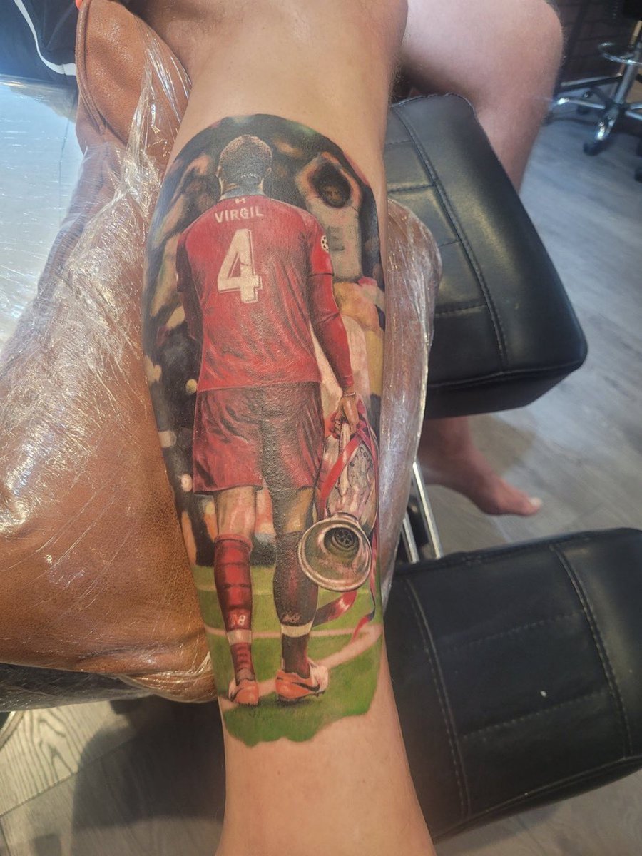 lfcscm's tweet photo. Just got this done @VirgilvDijk thoughts? #YNWA #OurNumber4 #WatchHimDefend #WatchHimScore https://t.co/LE6mm05fa2
