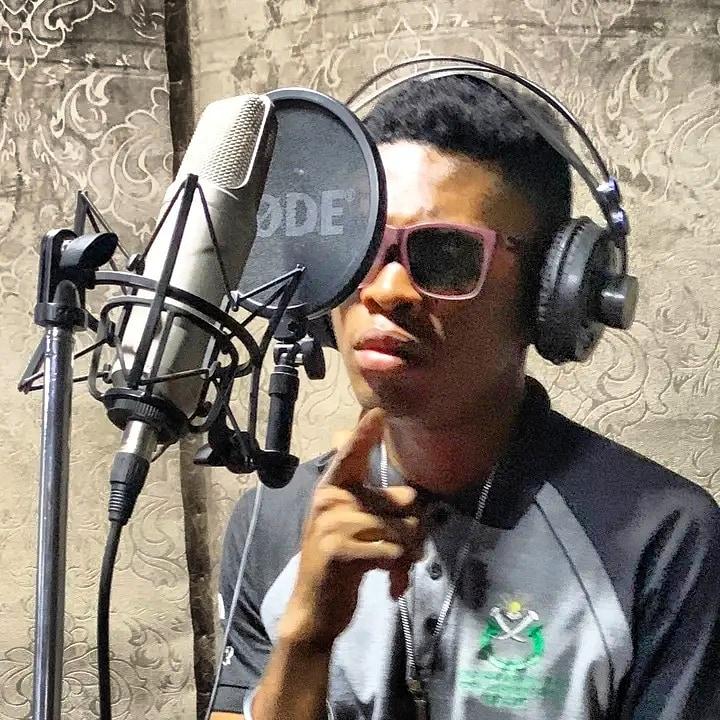 Brown skin boy has dropped a New E P click the link below to download
demobmusic.com/65-2/