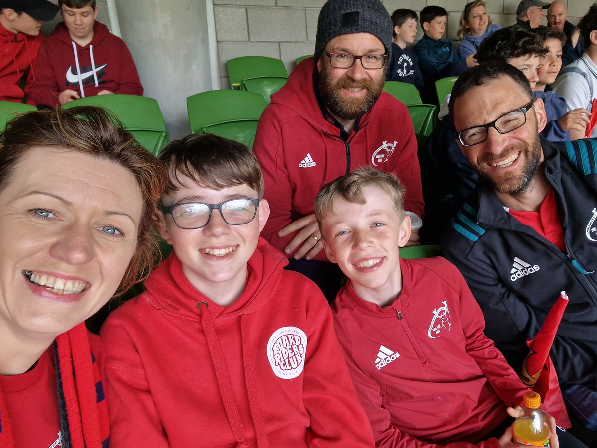 AnneChambers5's tweet photo. #MunvTou #munsterrugbyselfie https://t.co/svH66R1JGD