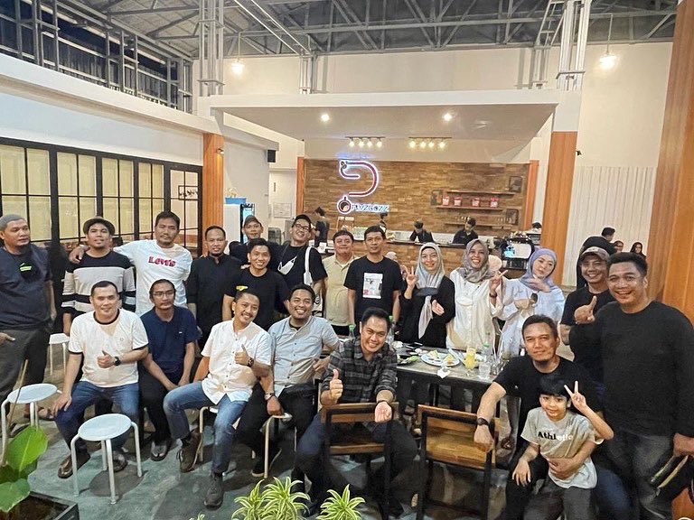 smansa2001's tweet photo. kumpul 2001 di 2022 https://t.co/EhL5PbPAry