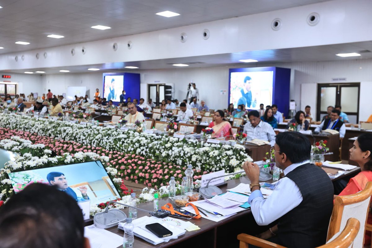 mansukhmandviya's tweet photo. सरदार पटेल जी से प्रेरणा लेकर पिछले 2 दिन से केवड़िया, गुजरात में चल रहे 'स्वास्थ्य चिंतन शिविर' का आज समापन हुआ। 

20 राज्यों एवं UTs के स्वास्थ्य मंत्रियों व वरिष्ठ अधिकारियों ने इसमें भाग लिया। इस चिंतन शिविर को सफल बनाने के लिए मैं सभी साथियों का हृदय से धन्यवाद करता हूं। https://t.co/CtmBh79ffF