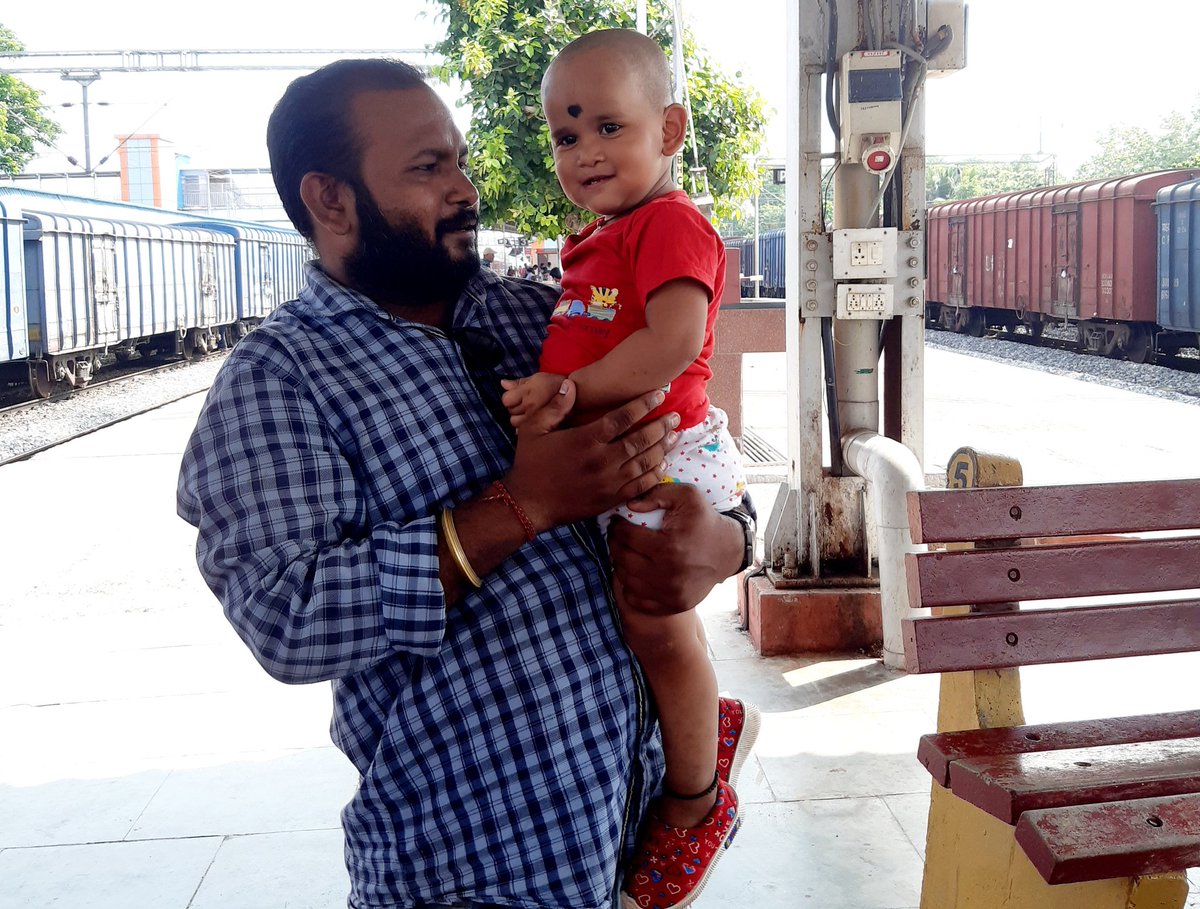 ChinmayaBhadrak's tweet photo. Saying tata to our little cutiepie #Jicky at #BhadrakStation for the happy journey to her dad, keep enjoying all the way...👍🏻 https://t.co/Yasu173RhI