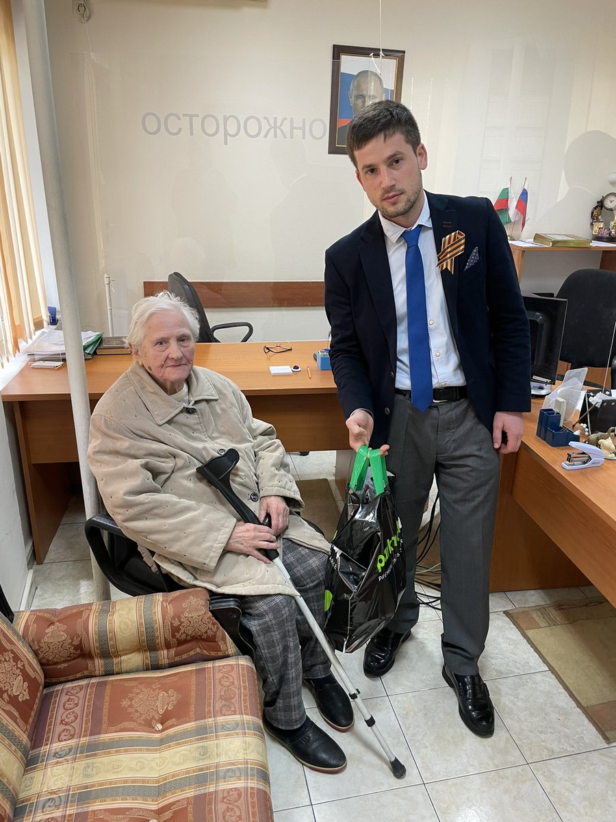 В преддверии Дня Победы дипломаты Генерального консульства поздравили с наступающим праздником и вручили подарки проживающим в Варненском консульском округе ветеранам.