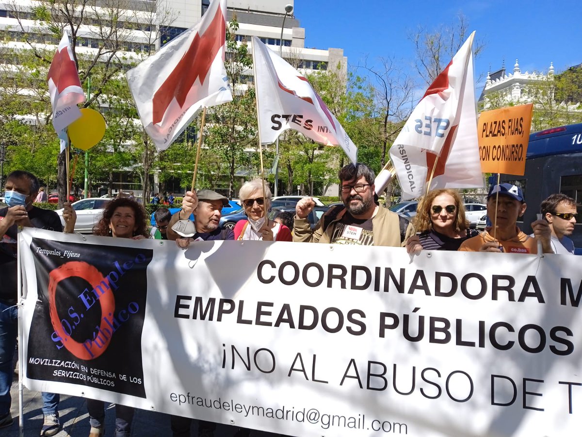 ConfeIntersindi's tweet photo. La @ConfeIntersindi vuelve a reclamar en las calles una solución al #abusodetemporalidad.  @IntersindicalRM @IntersindicalV @SindicatoStepa @STEPV_Iv @steipremsa @SUATEA @STEC_IC @STEC_Cantabria @SindicatoSTECyL @SATESTEs @stemstes @SteRioja @SindicatoSTEA https://t.co/xt8Z20FnXx