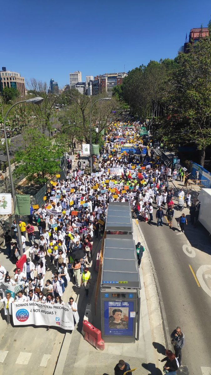 ConfeIntersindi's tweet photo. La @ConfeIntersindi vuelve a reclamar en las calles una solución al #abusodetemporalidad.  @IntersindicalRM @IntersindicalV @SindicatoStepa @STEPV_Iv @steipremsa @SUATEA @STEC_IC @STEC_Cantabria @SindicatoSTECyL @SATESTEs @stemstes @SteRioja @SindicatoSTEA https://t.co/xt8Z20FnXx