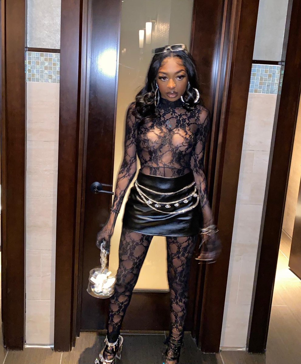 astoldbyjeezy's tweet photo. 🗡🖤 https://t.co/zMYQG2bcs0