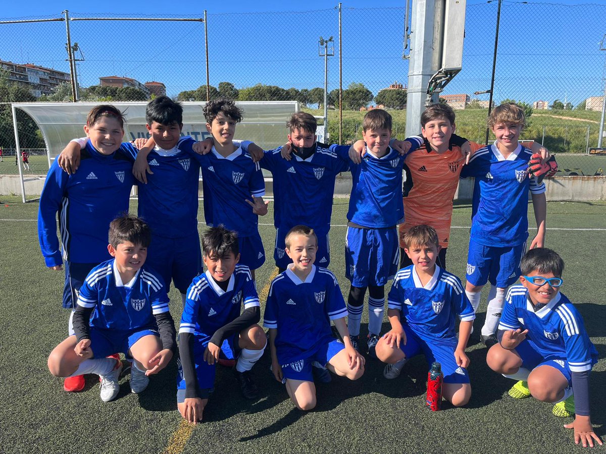 CDCanillas's tweet photo. 📢 | SEGUNDA ALEVIN F7
@CelticCastilla 0⃣➖7⃣ #AlevinDF7
⚽️ ⚽️⚽️Aaron
⚽️⚽️ Paolo
⚽️Mario
⚽️Marcos
#AguaDelTeleno 🥤 #JustLoading
#JuntosHagamosHistoria 😍 💙 🤟
#VamosCanillas 🔵 ⚪ https://t.co/kVbKbp83t2