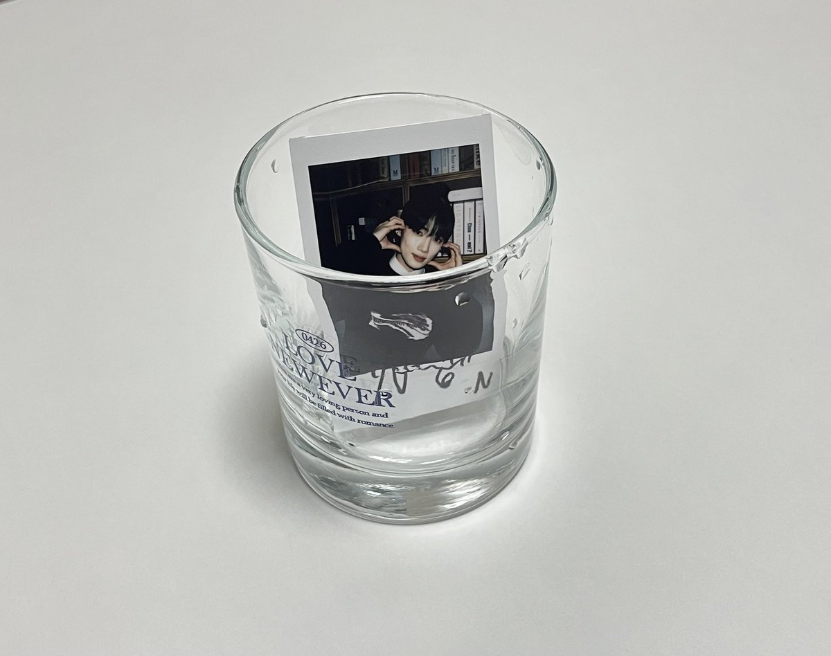 winsomenew's tweet photo. 𝐋𝐎𝐕𝐄 𝐍𝐄𝐖 𝐄𝐕𝐄𝐑 𓈒 

해시태그 이벤트에 당첨되서 받은 뉴 폴라 .｡
그리고 같이 온 ɴᴇᴡ 유리컵 .｡o

예쁘게 쓰고 소중히 간직할게요 감사합니다 ⸝⸝› ‹⸝⸝ https://t.co/MMUo75izGm