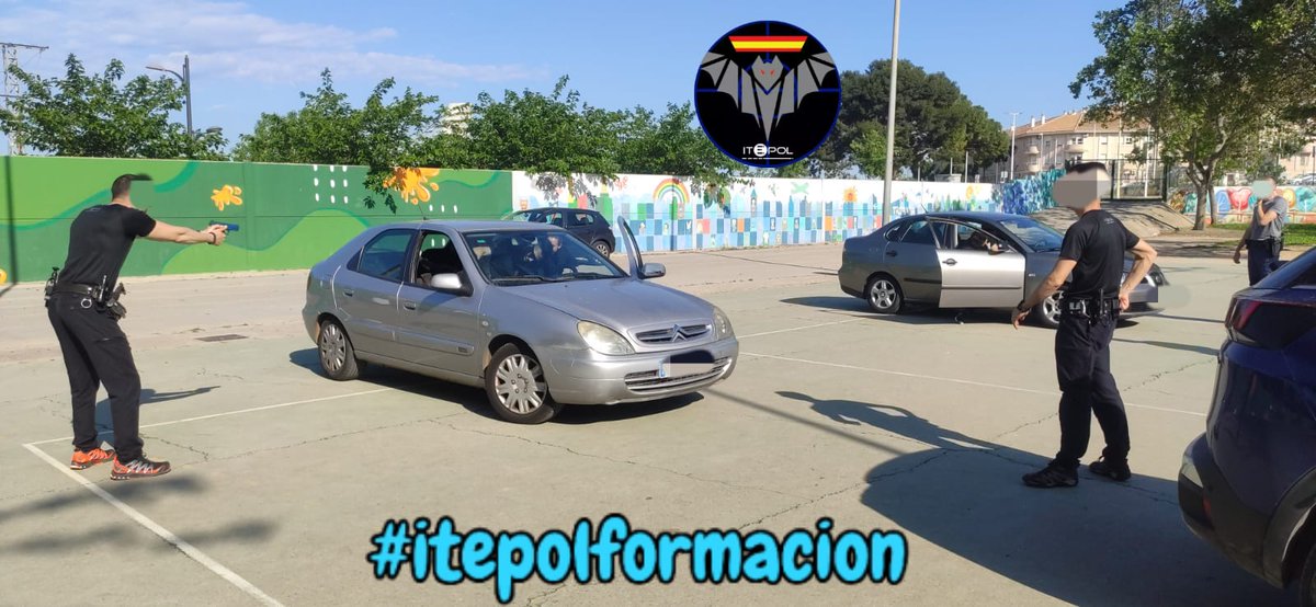 Formación Continua ITEPOL entrenando intervención con 🚙🚓. Parada de llamada, aproximaciones, paradas de alto riesgo y escenarios. Nos acompañó <a href="/JosephDreddPL/">Joseph Dredd PL</a> dándolo todo. La semana que viene DEC 🚨👮🚙🚓👮🚨
#itepolcursopatrulleros #itepolepviv #itepolformacion #itepol