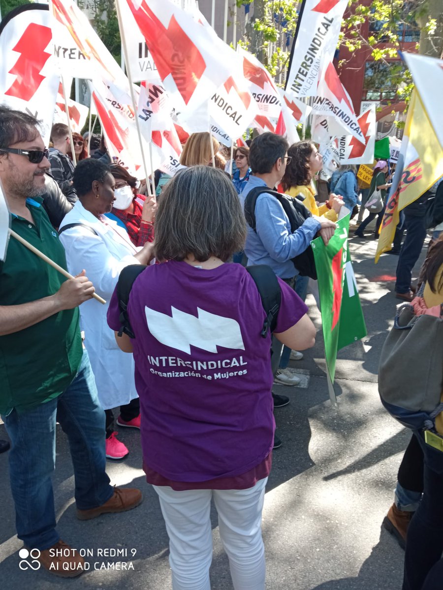 ConfeIntersindi's tweet photo. La @ConfeIntersindi vuelve a reclamar en las calles una solución al #abusodetemporalidad.  @IntersindicalRM @IntersindicalV @SindicatoStepa @STEPV_Iv @steipremsa @SUATEA @STEC_IC @STEC_Cantabria @SindicatoSTECyL @SATESTEs @stemstes @SteRioja @SindicatoSTEA https://t.co/xt8Z20FnXx