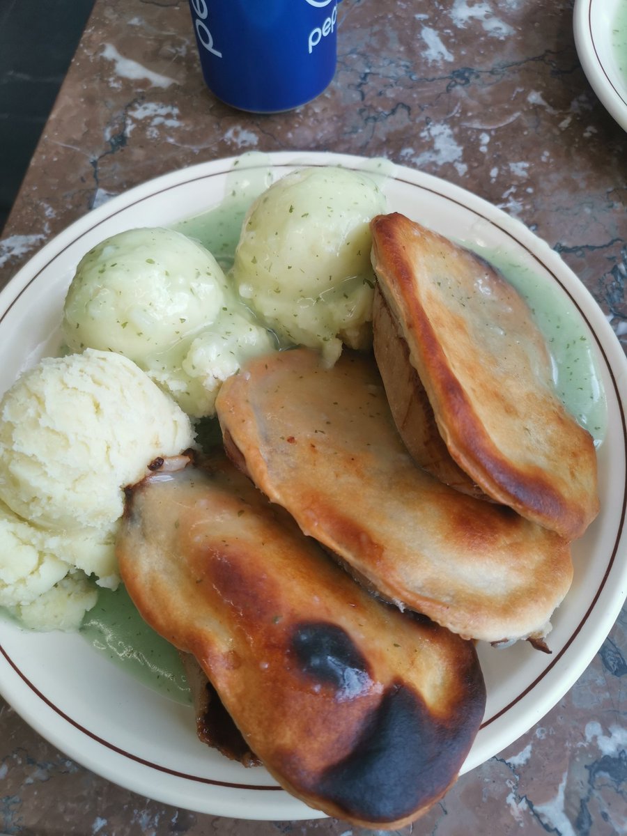 London_Nut's tweet photo. Challenge accepted, and dispatched with aplomb.
3 and 3 @piemashshop #Leytonstone #E11 #PieAndMash #3and3 #whitepepper #chillivinegar #liquor #cockneysoulfood https://t.co/G3BcmoUSYh