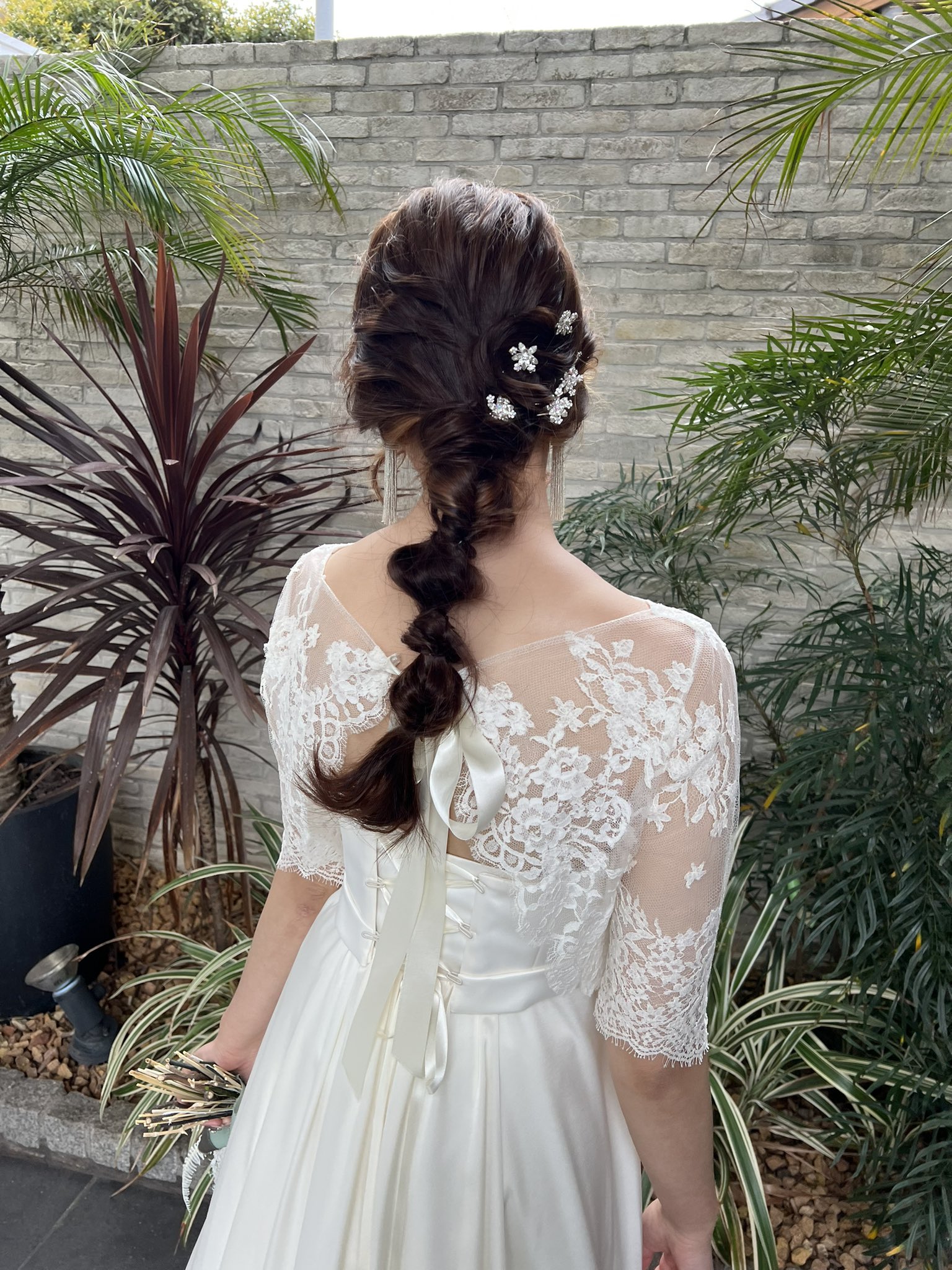 تويتر レイジーシンデレラ大分店 على تويتر 髪型にもこだわりたい そんな花嫁様にも しっかりとヒアリングしながらヘアアレンジをさせて頂きます ナチュラルな髪型もクラシックな髪型も ぜひご気軽にご相談下さい ヘアアレンジ ブライダルヘア