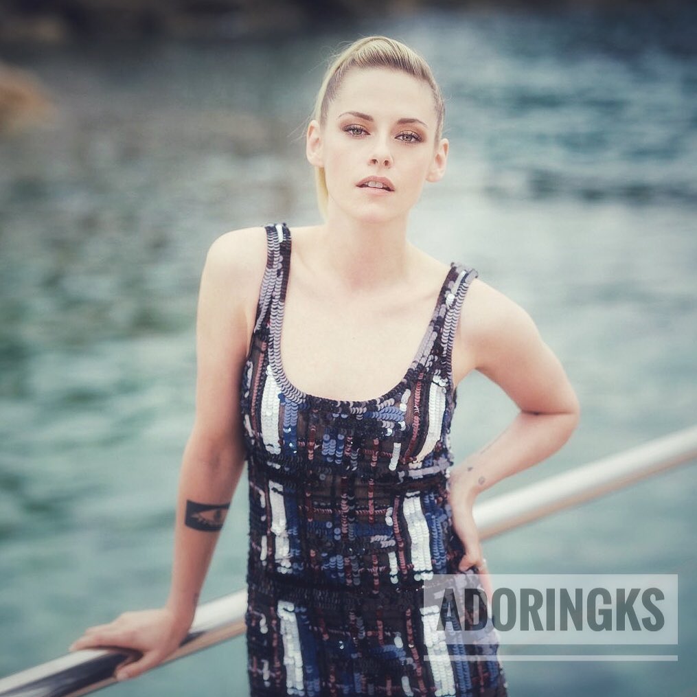 AdoringKS's tweet photo. #kristenstewart #chanel #fashionshow #cruisecollection #montecarlo ๐ https://t.co/Xppv1kVjMk https://t.co/oenfh6Ilsq