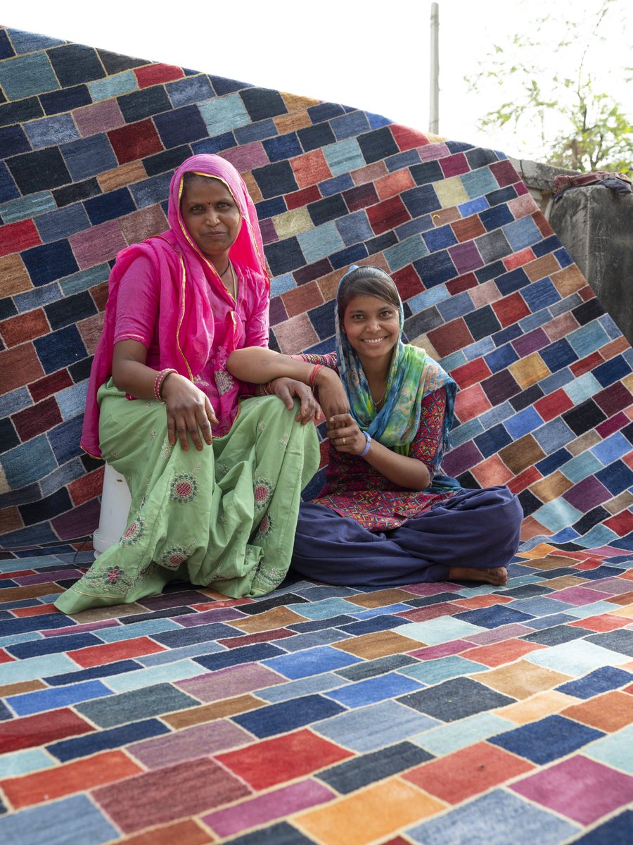JaipurRugs's tweet photo. Santosh’s first Manchaha allowed her to practice skills that she thought she lacked because she hadn’t pursued higher education- thinking, designing, and creating-all by herself.
#HandmadeRugs #Manchaha #ConsciousArt #JaipurRugs https://t.co/Qw2VoMEc3c