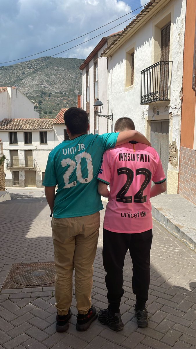 anaserralta_'s tweet photo. rt: vinicius
like: ansu fati https://t.co/ngkz7NiJrH