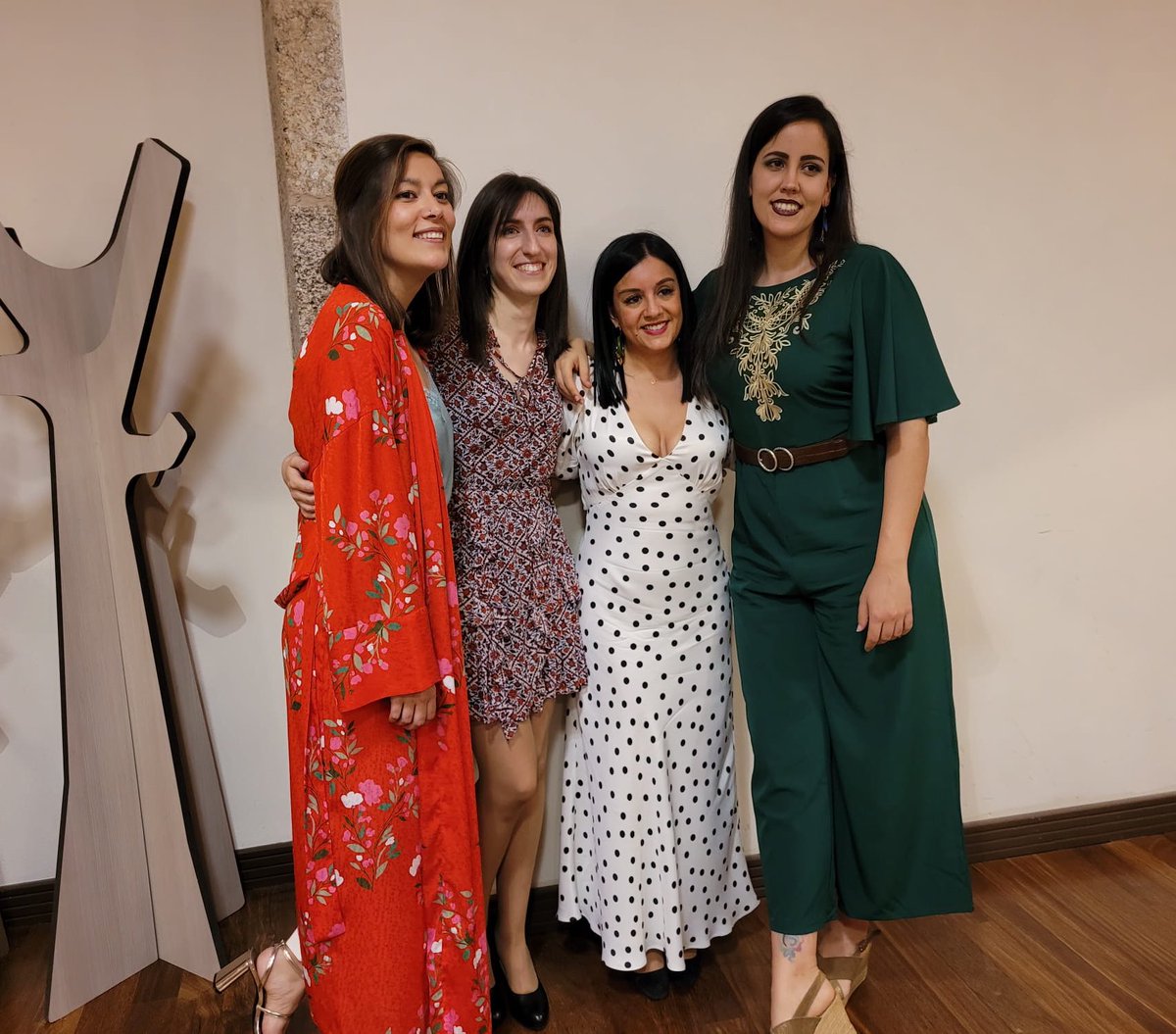 Pues la verdad es que creo que es difícil encontrar mejores compañeras y gente que te haga todo tan fácil. Gracias por todo ♥️ <a href="/cris_fi15/">Cristina Francisco</a> <a href="/saravtojo/">Sara V. Tojo</a> #Minia
