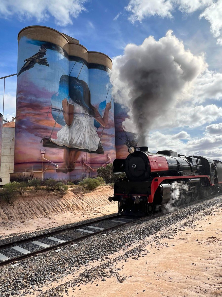 707_operations's tweet photo. #Silo #Art on our #Grainlander tour to the #Mallee in #Regional #Victoria @BenCarrollMP @MartinPakulaMP @JacintaAllanMP #Tourism #R707 @TaniaMaxwellMP #Sleepingcar #Train #slowrailjourney @RD_Vic @regionalcities @VicGovDoT https://t.co/Fy1fb9Zfjj