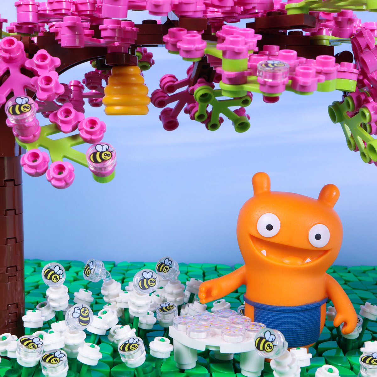 icebat02's tweet photo. The bees were kind enough to share their honey with Wage so he could use it in his sprinkle cookies! #howugly #uglydolls https://t.co/hugygpjAO4