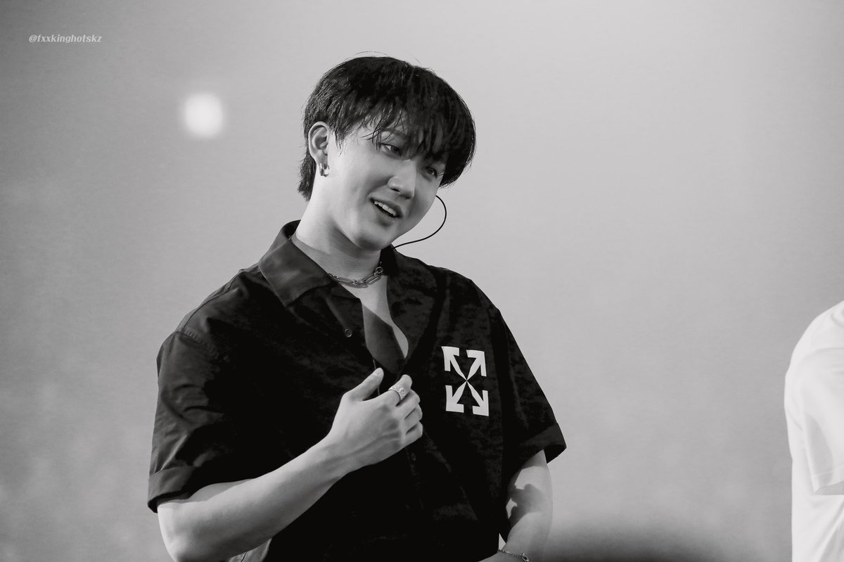 fxxkinghotskz's tweet photo. 220430 얘들아(0명) 창빈이 ‘복근’은 아직이란다-

#창빈 #changbin #StrayKids  #스트레이키즈 https://t.co/3CTP7O9BmF